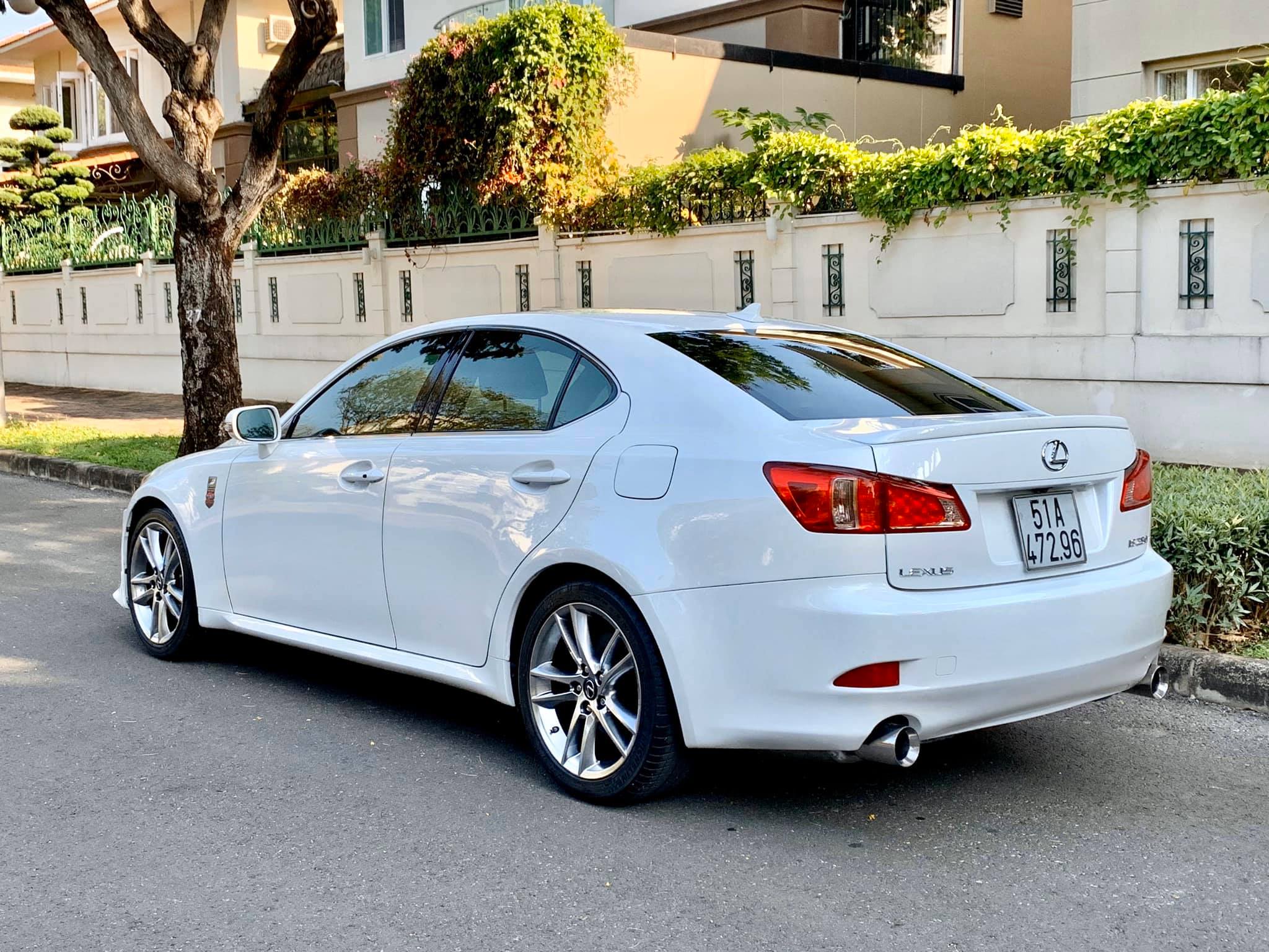 Chạy 10 năm Lexus IS 250 vẫn có giá ngang Toyota Altis 2019